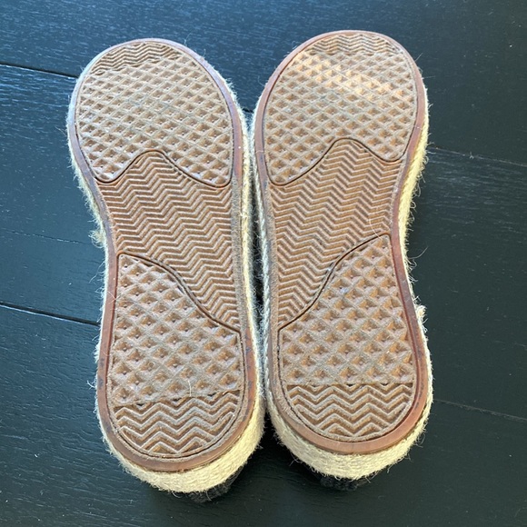 Restricted Lace Up Shoes. Platform Black Fabric with Tan Weave. Size 10 - Picture 7 of 9